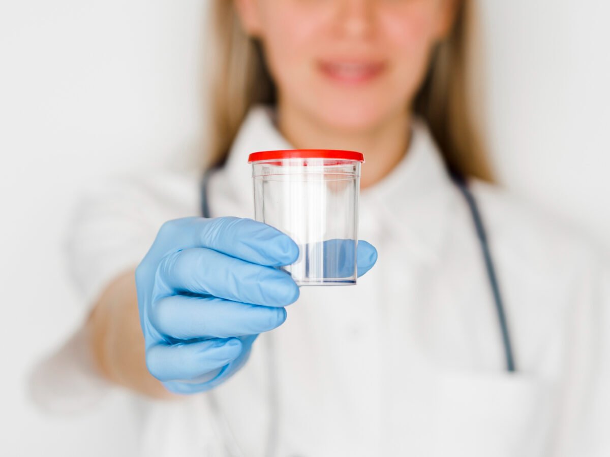Análisis de orina en laboratorio en Curitas Medical Centers